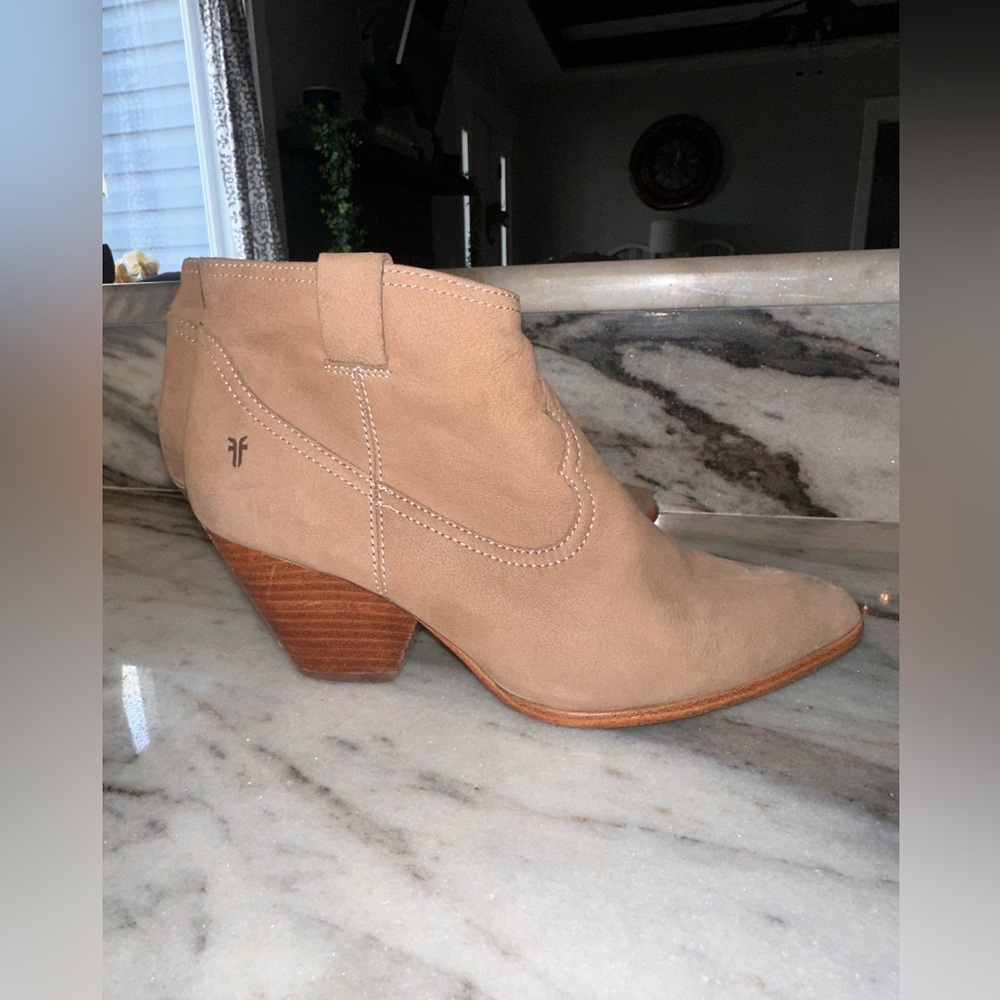 Frye Reina Western Ankle Booties Size 10 Women's Tan Ankle Boots
